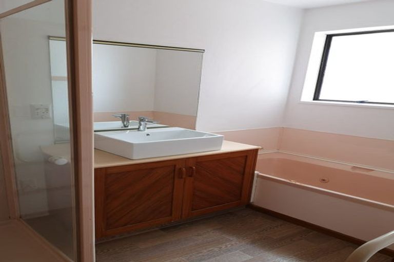 Photo of property in 59 Apsley Drive, Avonhead, Christchurch, 8042