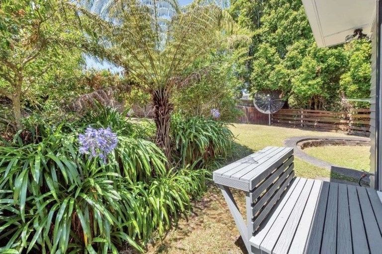Photo of property in 66 Bond Crescent, Forrest Hill, Auckland, 0620
