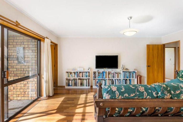 Photo of property in 16 Hayes Place, Half Moon Bay, Auckland, 2012