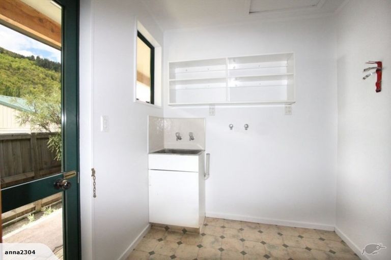 Photo of property in 10 Daveys Place, Arrowtown, 9302