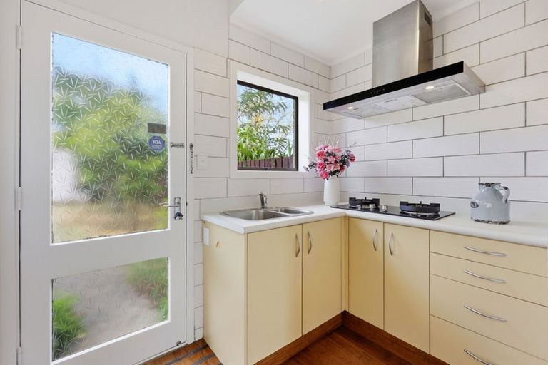 Photo of property in 2/39 Rapallo Place, Farm Cove, Auckland, 2012