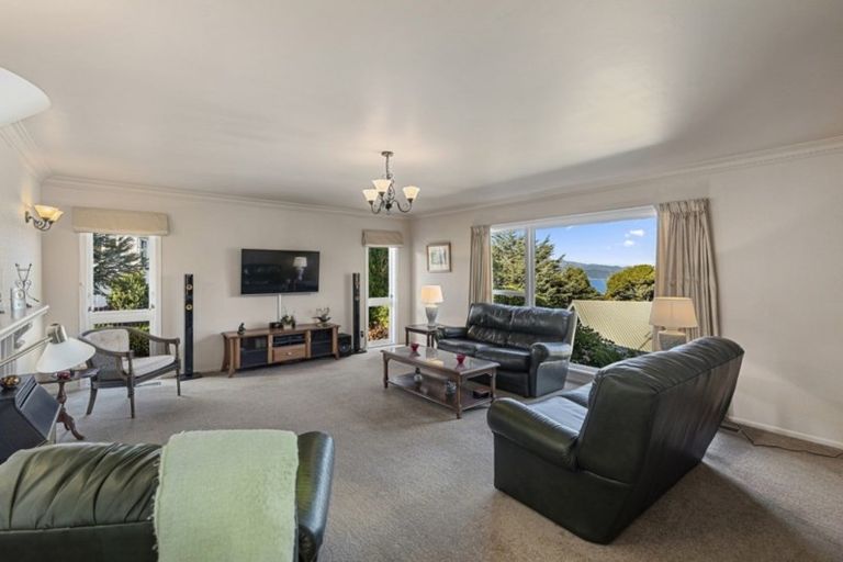 Photo of property in 51 Oakleigh Street, Maungaraki, Lower Hutt, 5010