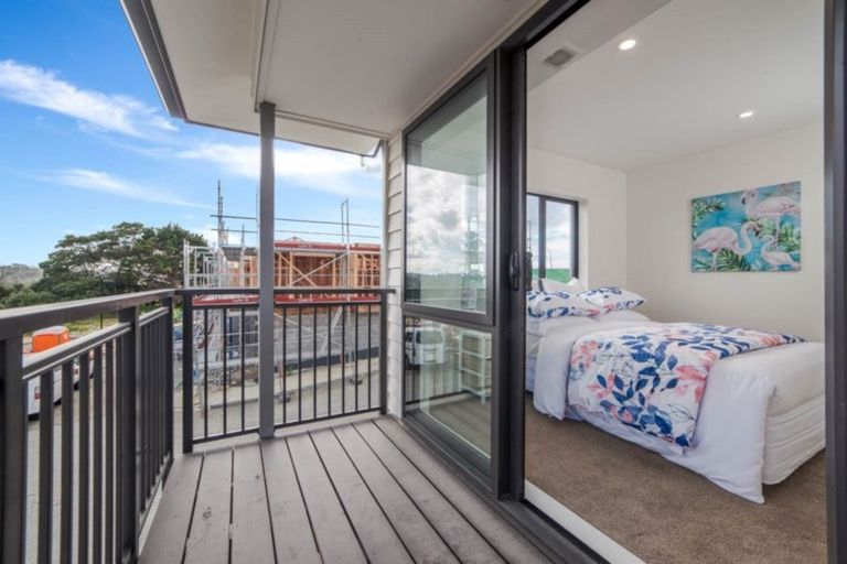 Photo of property in 128 Mcclymonts Road, Oteha, Auckland, 0632