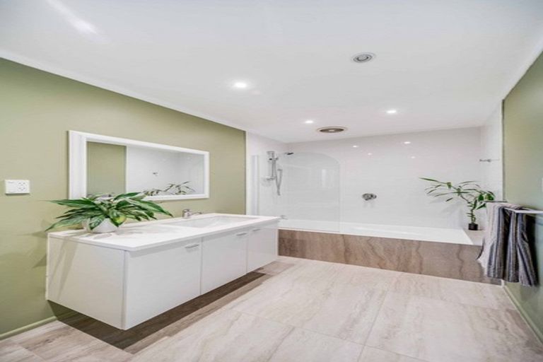 Photo of property in 10 Snowden Place, Opaheke, Papakura, 2113