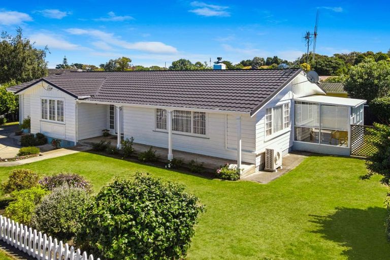 Photo of property in 73 Parkes Avenue, Saint Johns Hill, Whanganui, 4501