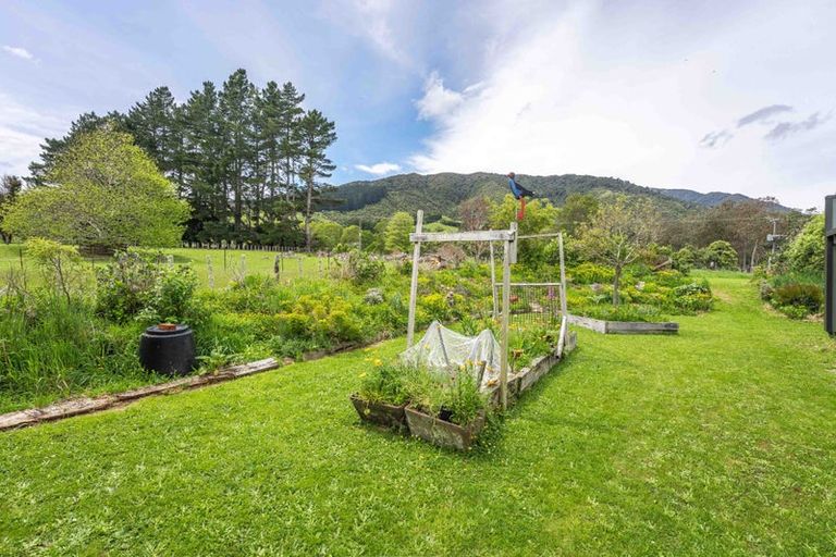 Photo of property in 50 Kents Road, Reikorangi, Waikanae, 5391