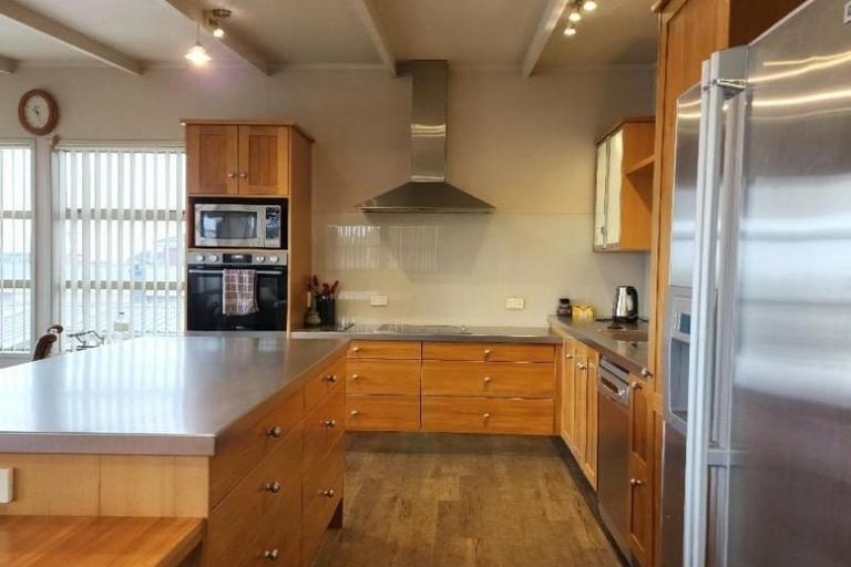 Photo of property in 42 Jans Terrace, Oakura, 4314