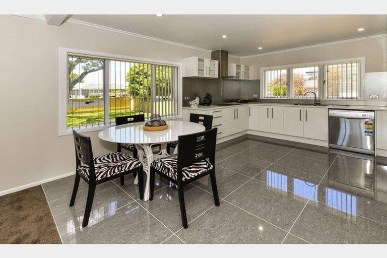 Photo of property in 1 Royal Arch Place, Rosehill, Papakura, 2113