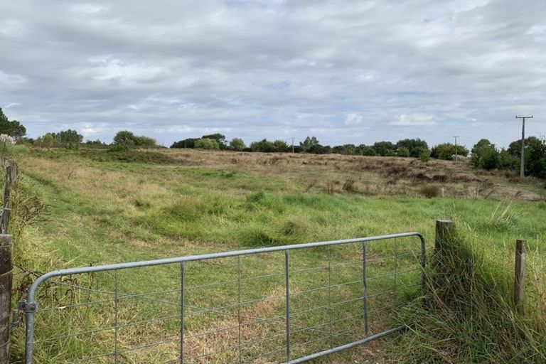 Photo of property in 166 Top Road, Dairy Flat, 0792