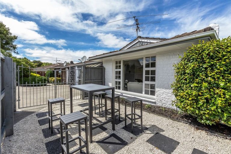 Photo of property in 1/200 Waimairi Road, Ilam, Christchurch, 8041