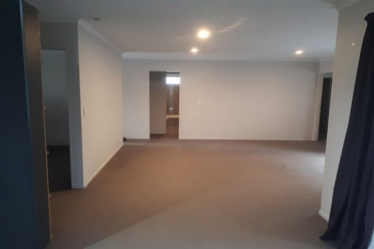 Photo of property in 14 Te Kauri Place, Helensville, 0800