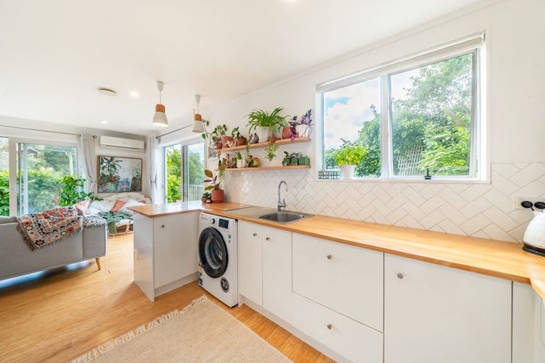 Photo of property in 1a Wyndham Road, Pinehaven, Upper Hutt, 5019