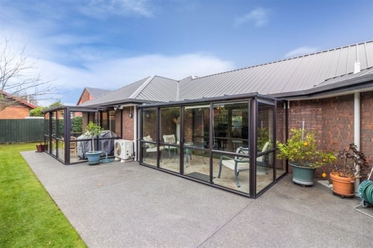 Photo of property in 18 Althorp Place, Avonhead, Christchurch, 8042