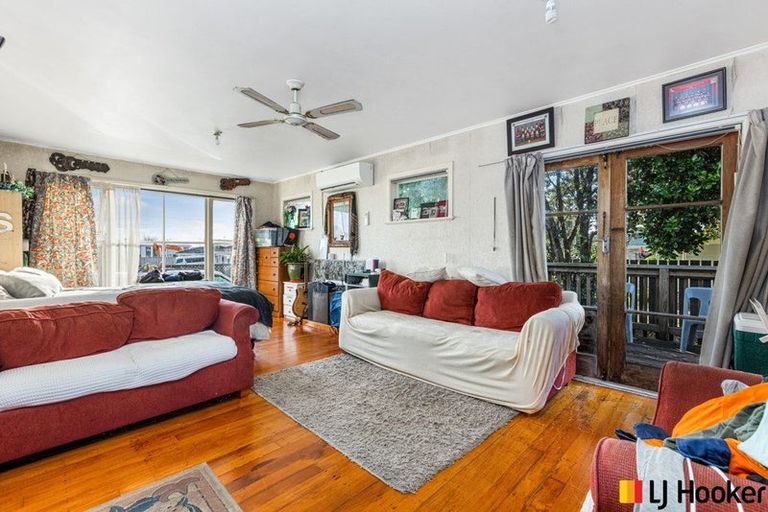 Photo of property in 8 Royal Arch Place, Rosehill, Papakura, 2113