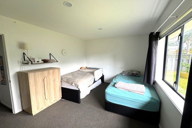 Photo of property in 7 Lone Tree Avenue, Te Atatu Peninsula, Auckland, 0610