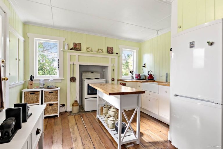 Photo of property in 250 Titirangi Road, Titirangi, Auckland, 0604