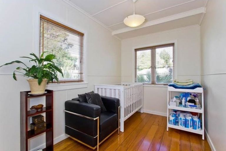 Photo of property in 2/10 Alma Street, Te Atatu South, Auckland, 0610