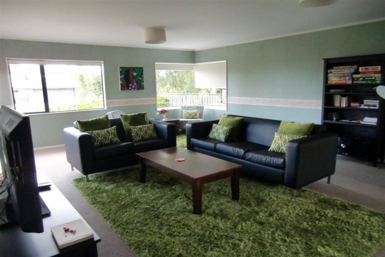 Photo of property in 7 Larsen Place, Merrilands, New Plymouth, 4312