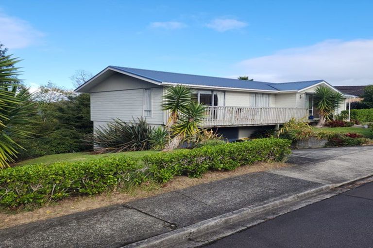 Photo of property in 37 Bradnor Meadows Drive, Swanson, Auckland, 0612