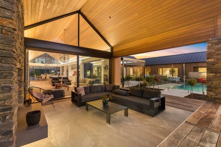 Photo of property in 14 Deans Drive, Wanaka, 9305