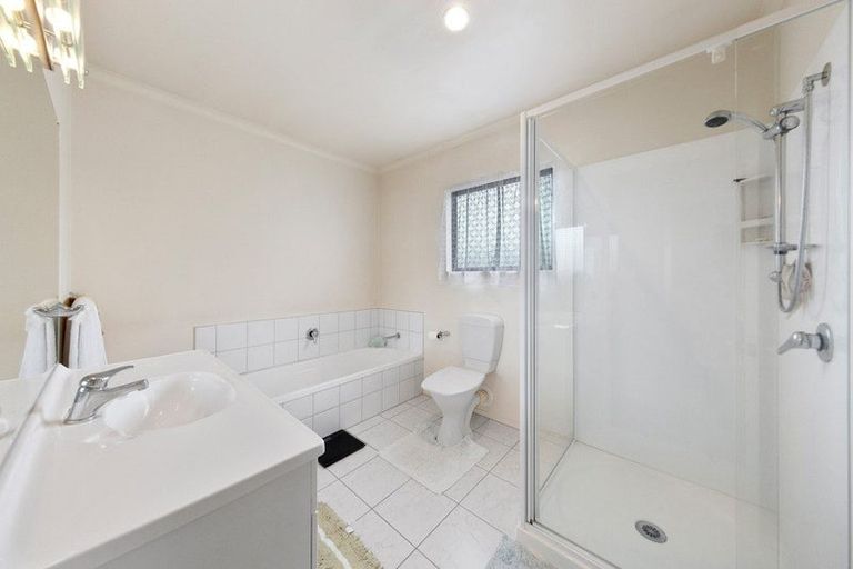 Photo of property in 12 Paloma Court, Hillpark, Auckland, 2102