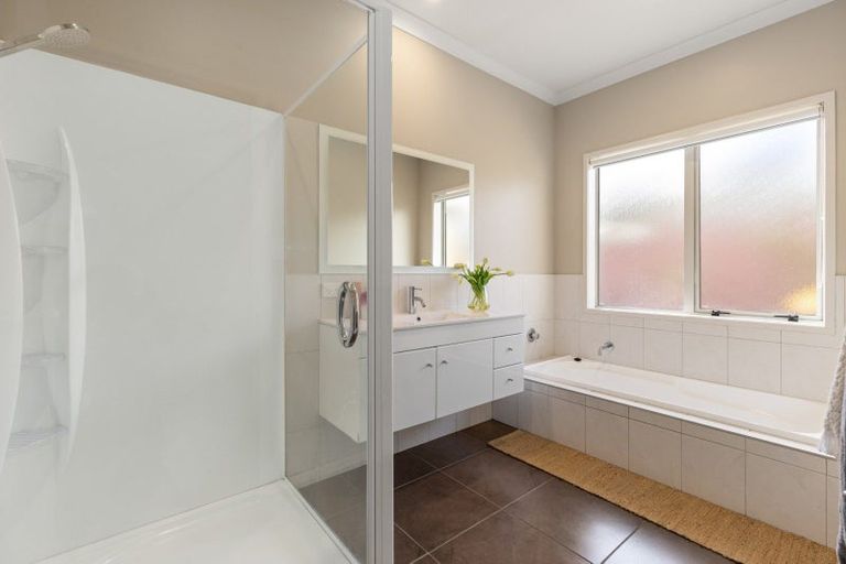 Photo of property in 1 Dove Place, Pyes Pa, Tauranga, 3112