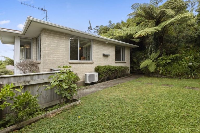 Photo of property in 30 Poto Road, Normandale, Lower Hutt, 5010