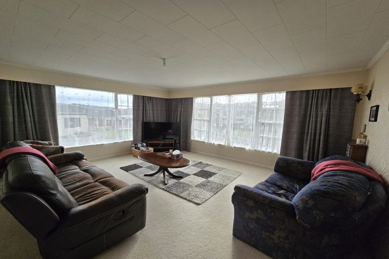 Photo of property in 14 Yarrow Place, Papakowhai, Porirua, 5024