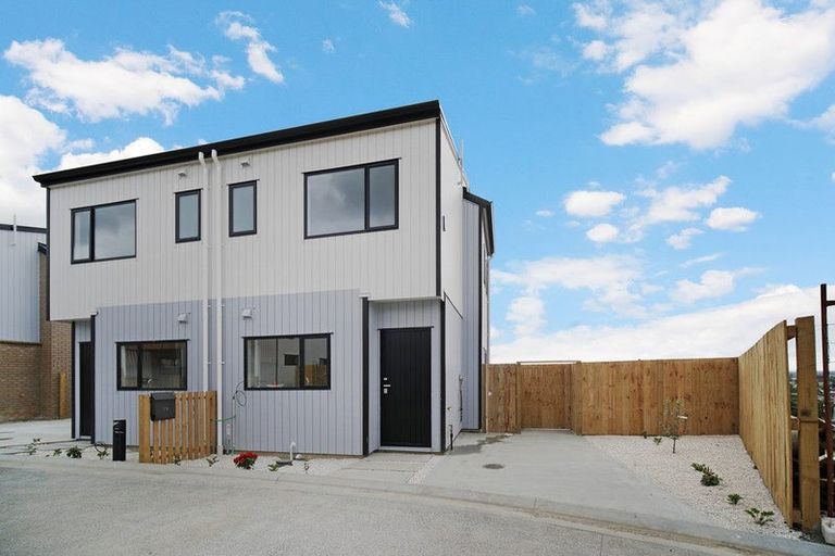 Photo of property in 1 Papauma Place, Papakura, 2110