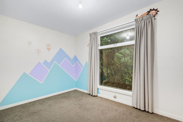 Photo of property in 28 Hollies Crescent, Johnsonville, Wellington, 6037