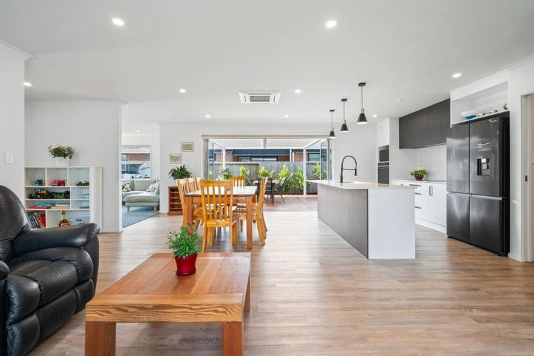 Photo of property in 67 Kaurinui Crescent, One Tree Point, 0118