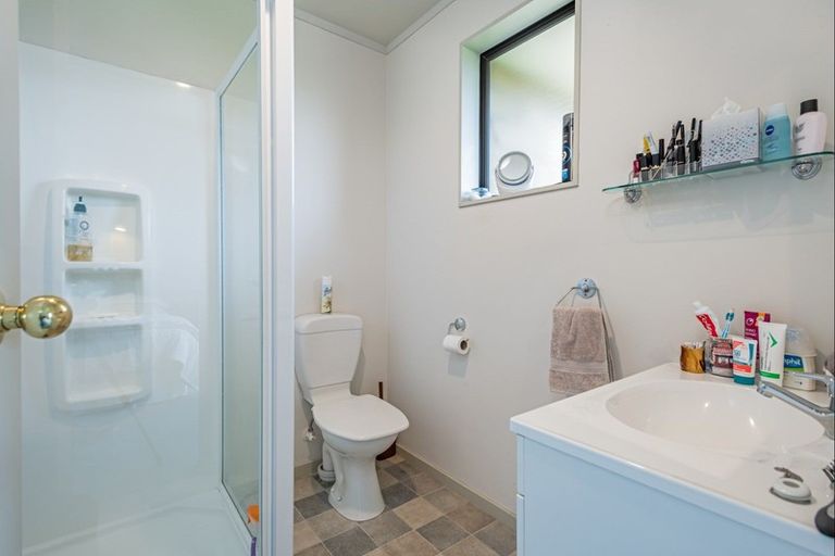 Photo of property in 10 Logan Place, Kelvin Grove, Palmerston North, 4414