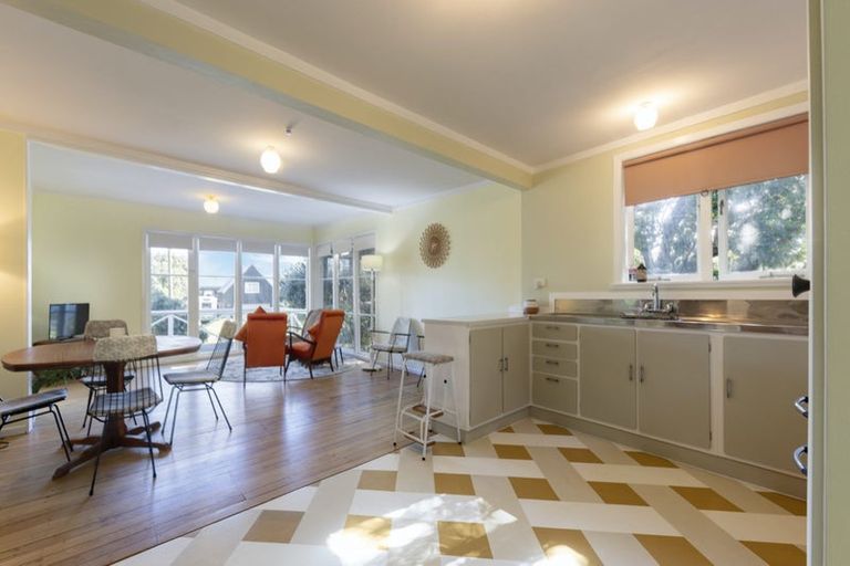 Photo of property in 49 North Piha Road, Piha, New Lynn, 0772