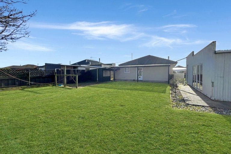 Photo of property in 17 Renfrew Street, Waikiwi, Invercargill, 9810