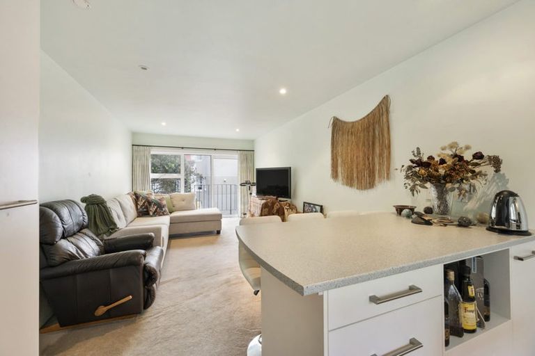 Photo of property in Kingsgate Flats, 10 Austin Street, Mount Victoria, Wellington, 6011