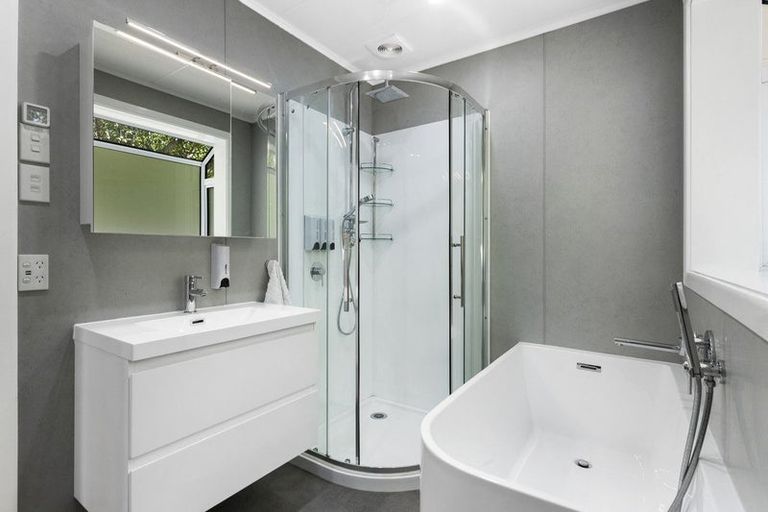 Photo of property in 39 Taylor Terrace, Tawa, Wellington, 5028