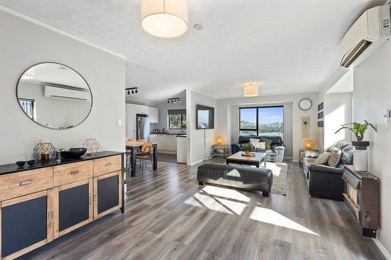 Photo of property in 43 Mercury Way, Whitby, Porirua, 5024