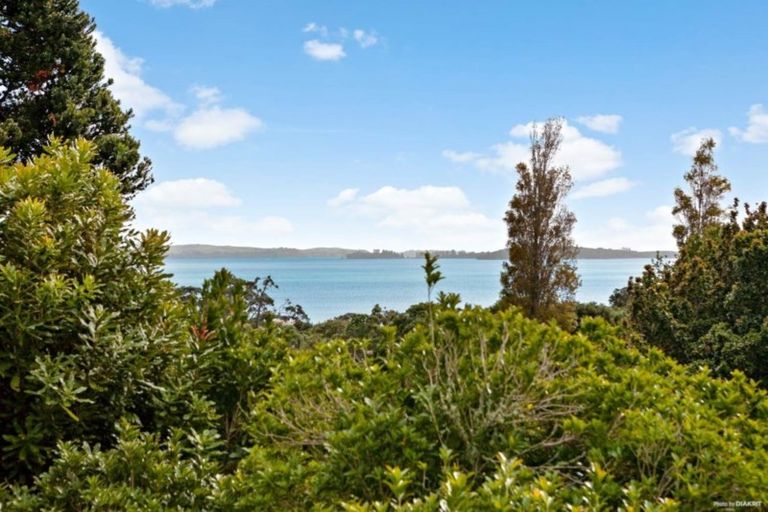 Photo of property in 27 Mcmillan Place, Mellons Bay, Auckland, 2014