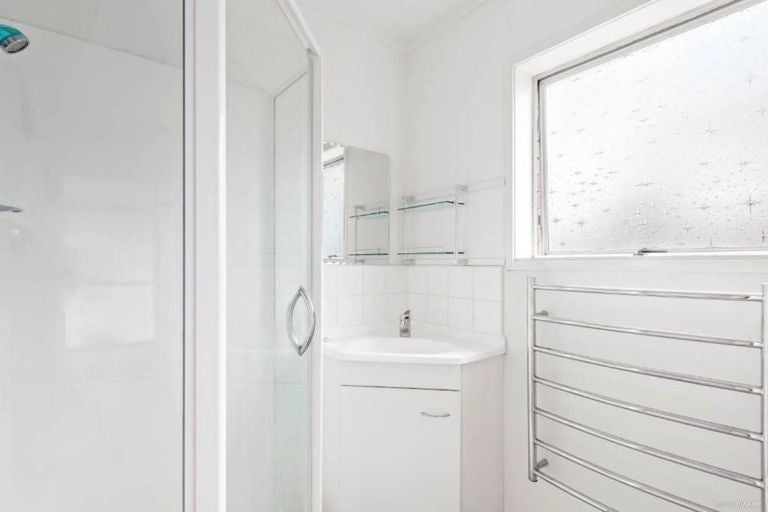 Photo of property in 1/42 Blacklock Avenue, Henderson, Auckland, 0612