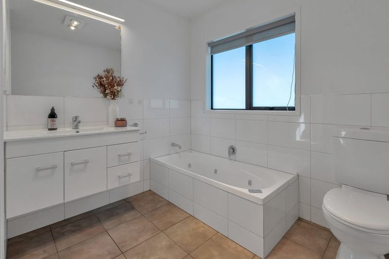 Photo of property in 116 Barbados Way, One Tree Point, 0118