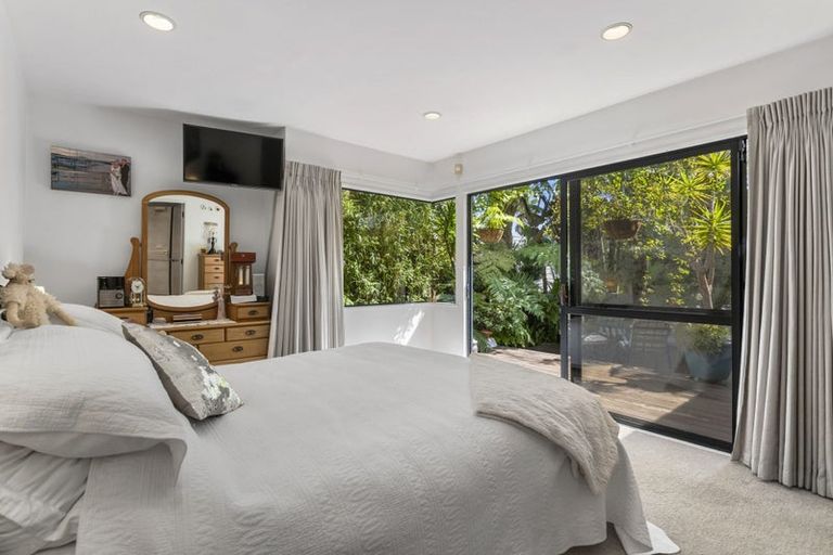 Photo of property in 15 Perendale Close, Somerville, Auckland, 2014