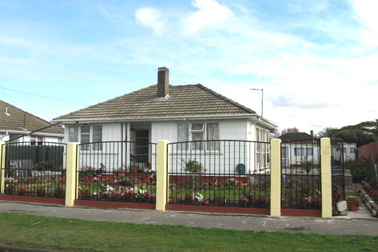 Photo of property in 35 Oakland Street, Northcote, Christchurch, 8052