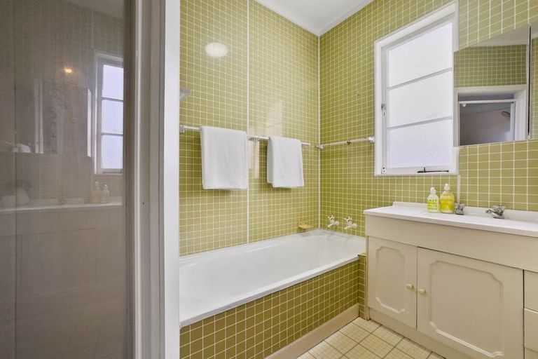 Photo of property in 21 Waiatarua Road, Remuera, Auckland, 1050