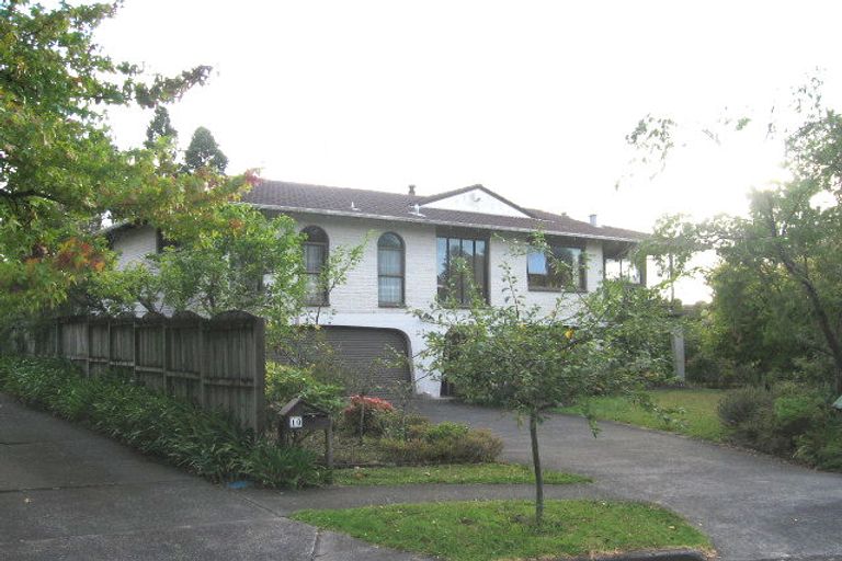 Photo of property in 12 Fitzpatrick Place, Chatswood, Auckland, 0626