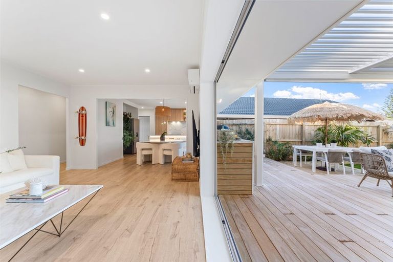 Photo of property in 2/4 Beach Road, Orewa, 0931