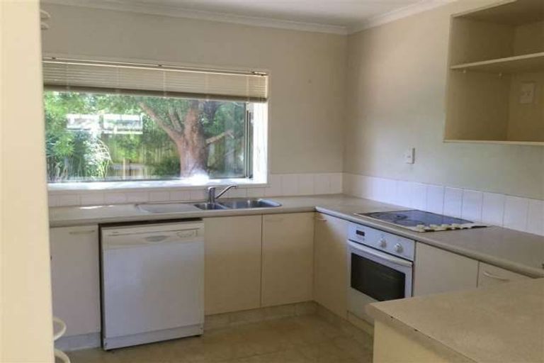 Photo of property in 22 Newbegin Place, Weymouth, Auckland, 2103
