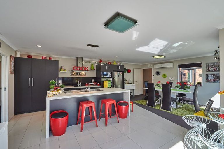 Photo of property in 18 Galea Grove, Kelvin Grove, Palmerston North, 4414