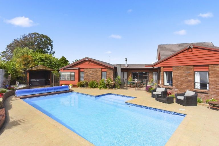 Photo of property in 11 Oakwood Grove, Paraparaumu Beach, Paraparaumu, 5032