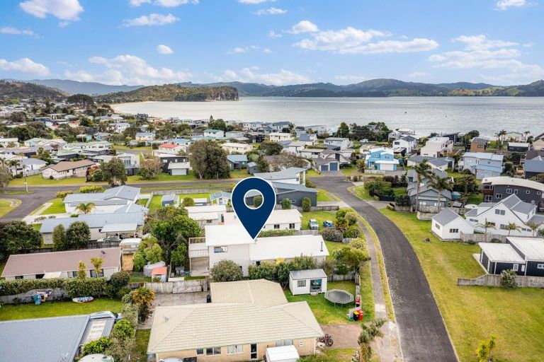Photo of property in 15 The Crowsnest, Cooks Beach, Whitianga, 3591