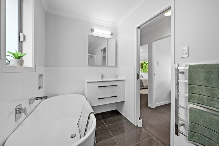 Photo of property in 431 Don Buck Road, Massey, Auckland, 0614